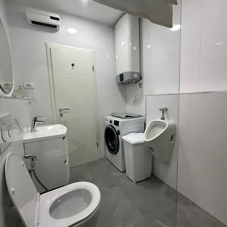 Lägenhet Emily At Center Split