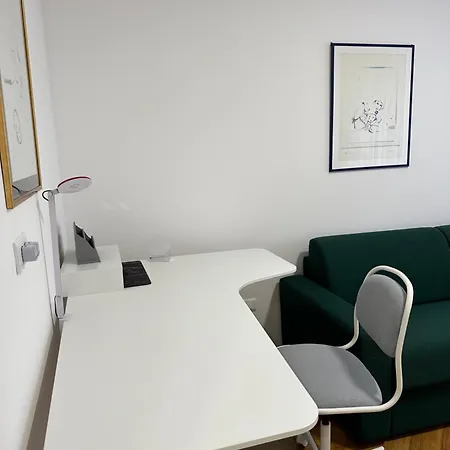 Lägenhet Emily At Center Split