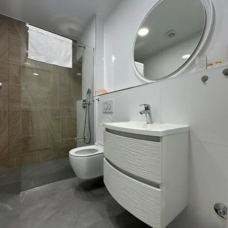 Lägenhet Emily At Center Split