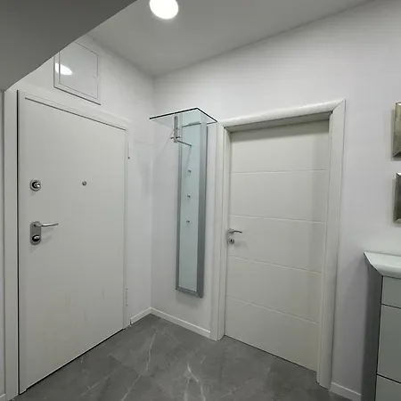 Lägenhet Emily At Center Split