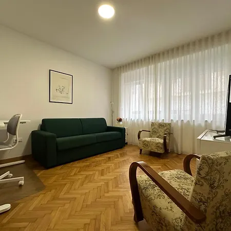 Emily At Center Split