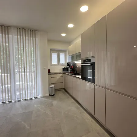 Lägenhet Emily At Center