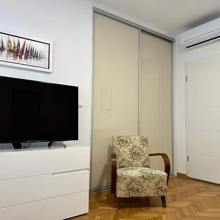 Emily At Center Split