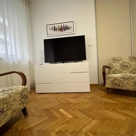 Lägenhet Emily At Center